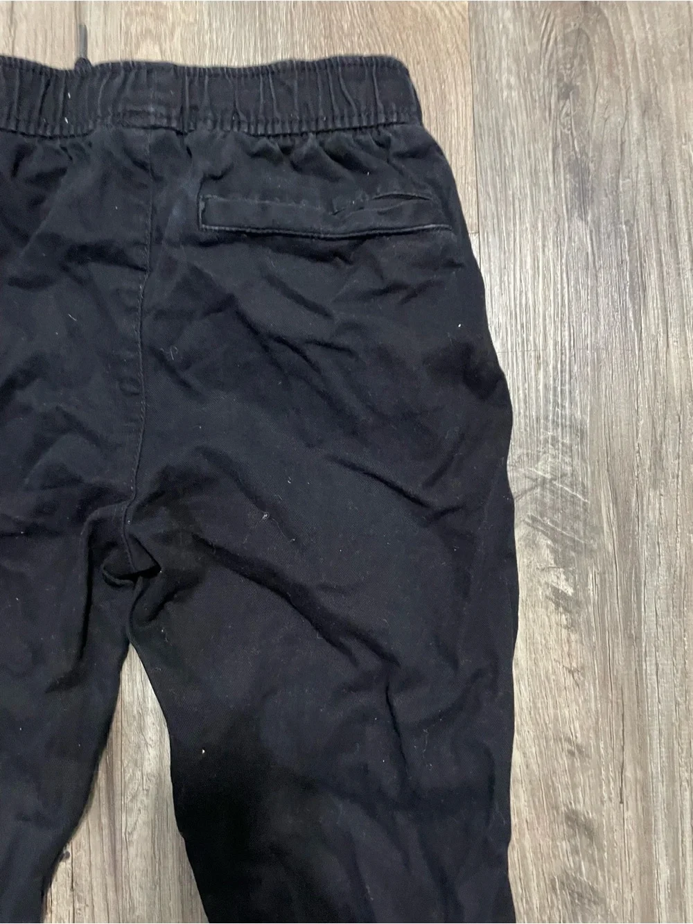 Kids black  jogger pants with adjustable waist and cuffs. Size: M 8